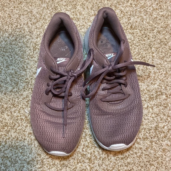 Nike Mauve purple tone Nike tennis shoe sneaker size 7 - Picture 1 of 14